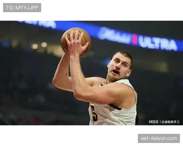 贾巴尔天勾低位单打以更高终结效率胜过约基奇挡拆